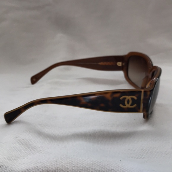 Chanel Square Tortoiseshell Sunglasses main image 8